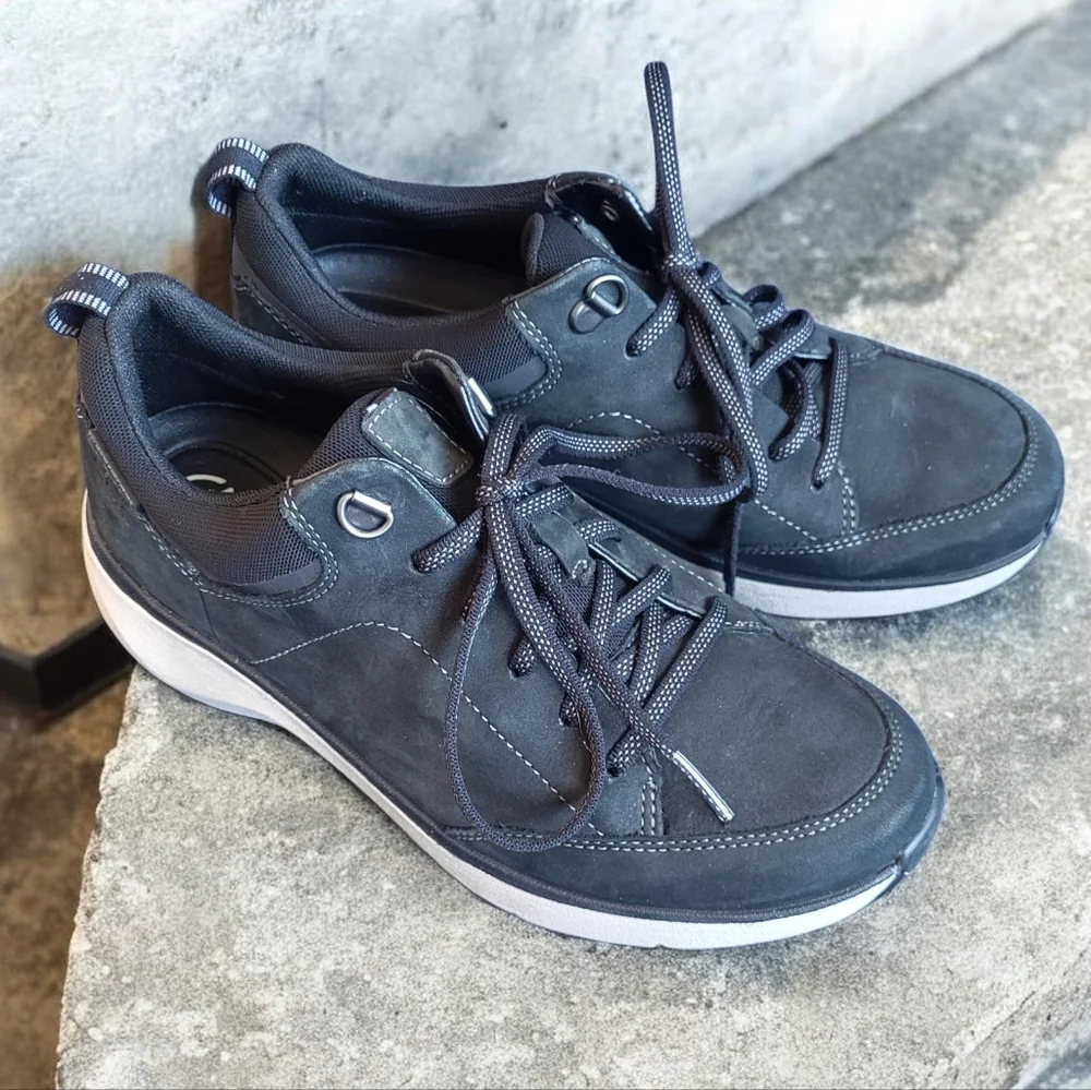 Clarks Womens Size 7.5 Dark Grey Wave 2.0 Waterproof Sneakers